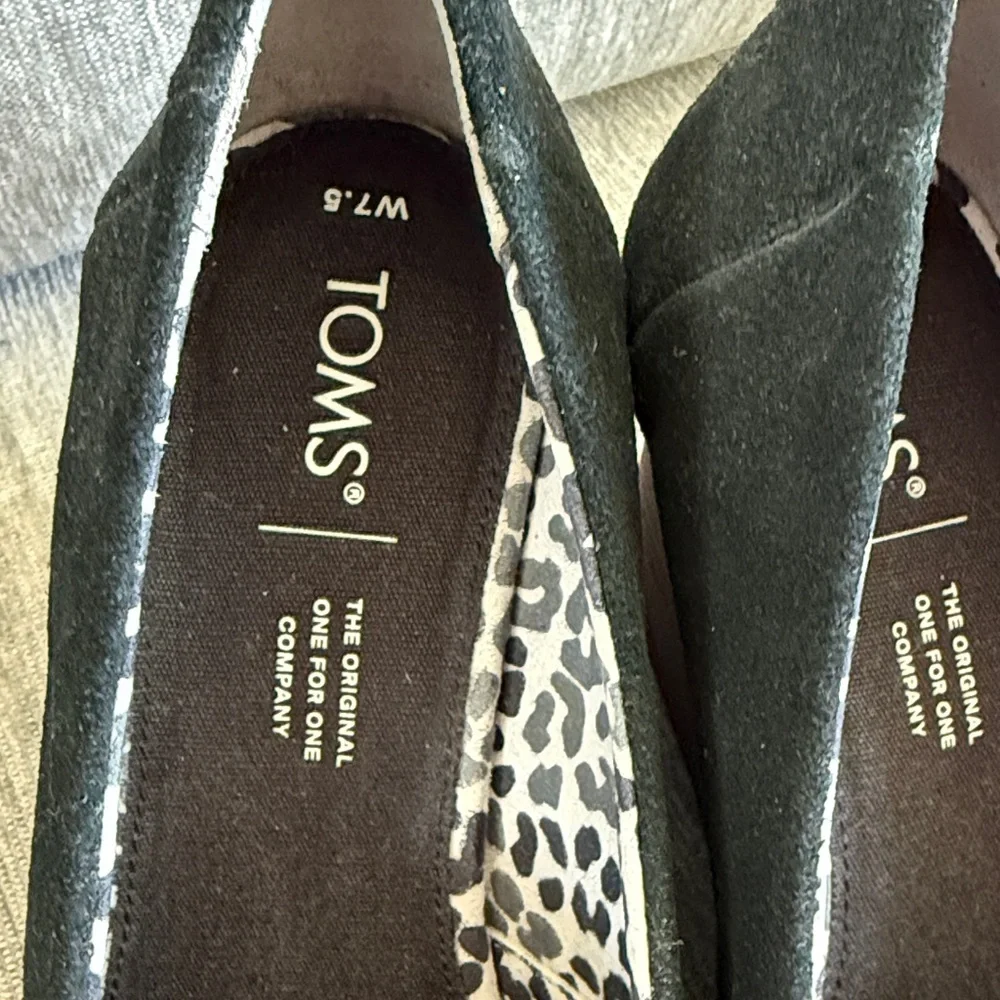 Toms Michelle Black Suede Peep Toe Wedge Sandals Women’s Size 7.5